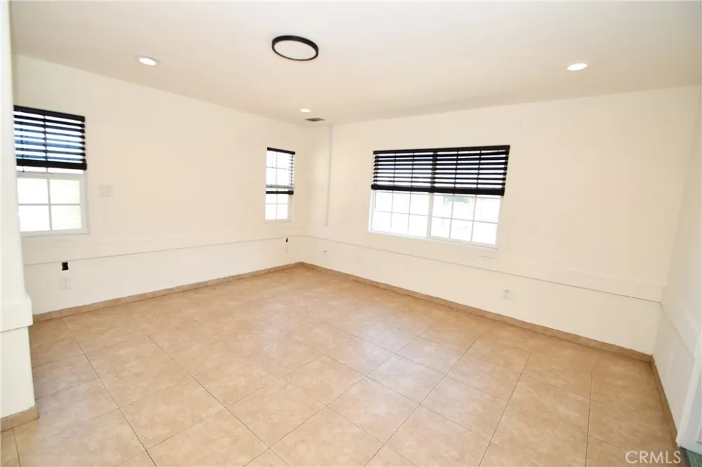 14103 Fonthill Avenue Hawthorne, CA 90250