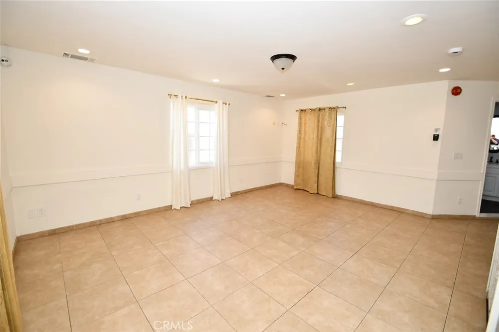 14103 Fonthill Avenue Hawthorne, CA 90250