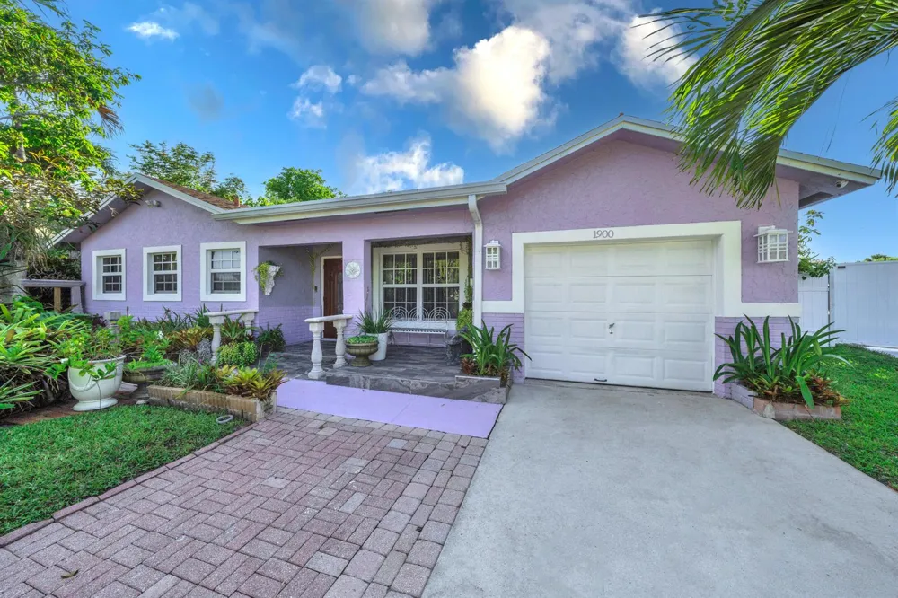 1900 SW 87th Avenue North Lauderdale, FL 33068