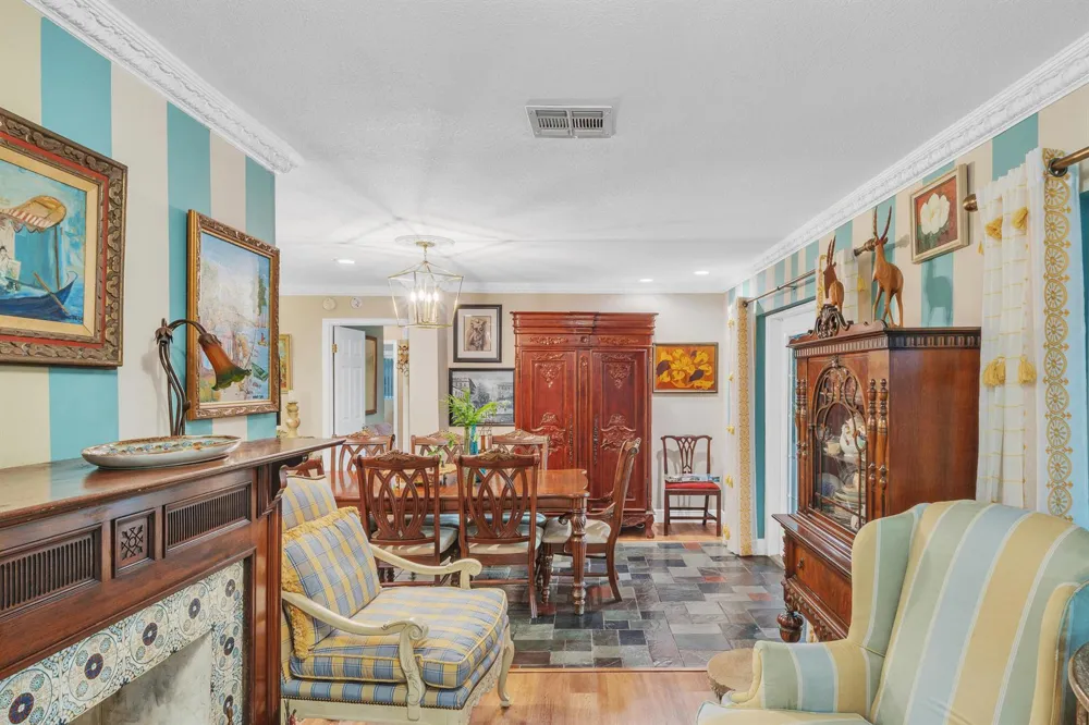 1900 SW 87th Avenue North Lauderdale, FL 33068