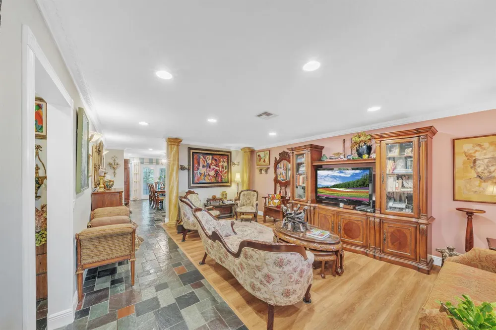 1900 SW 87th Avenue North Lauderdale, FL 33068