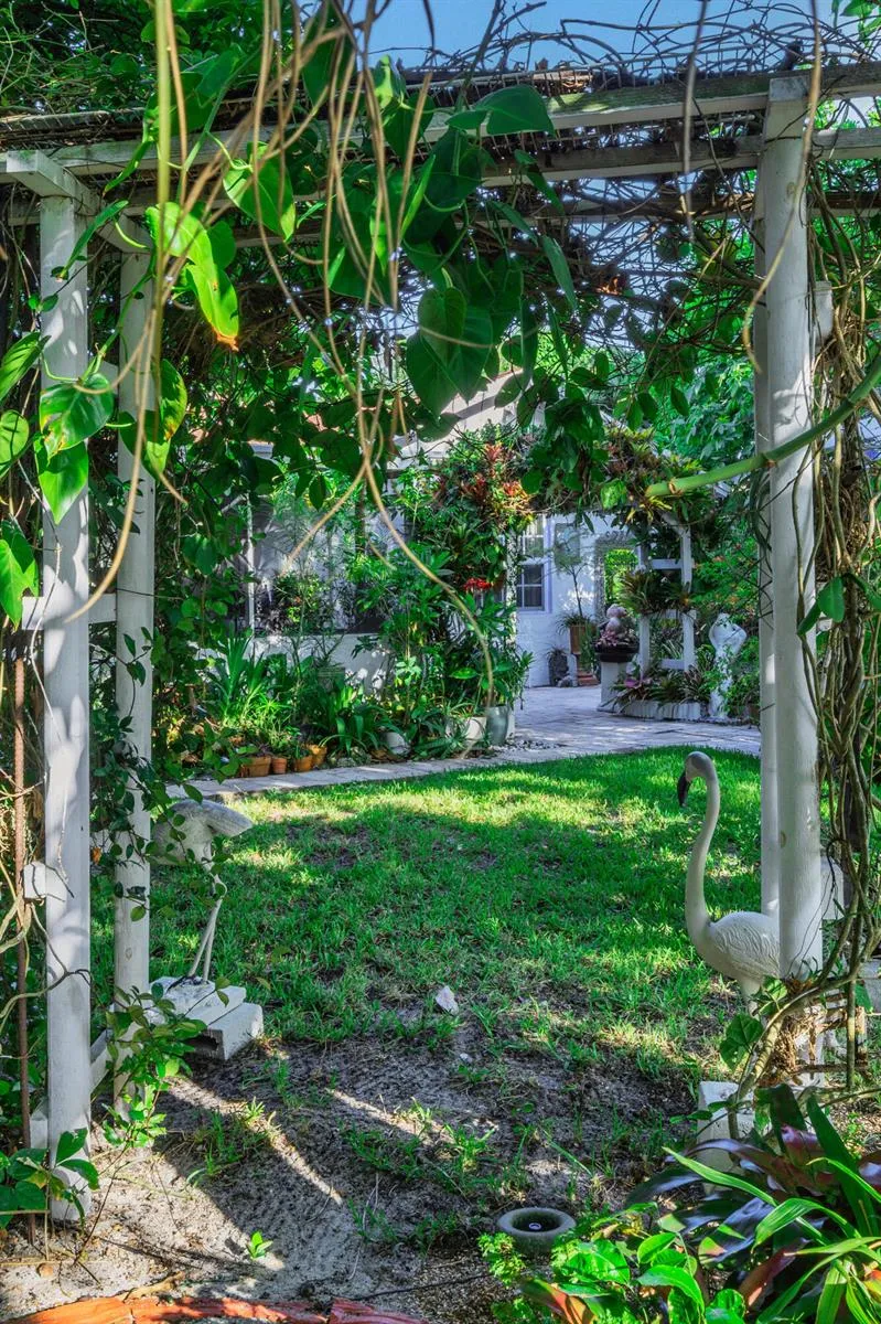 1900 SW 87th Avenue North Lauderdale, FL 33068