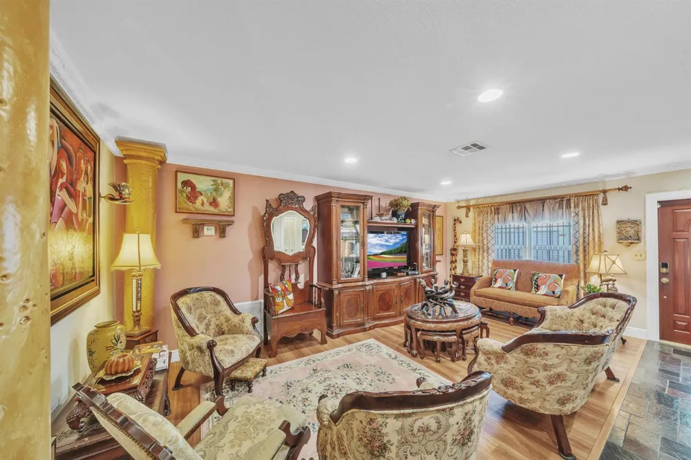 1900 SW 87th Avenue North Lauderdale, FL 33068