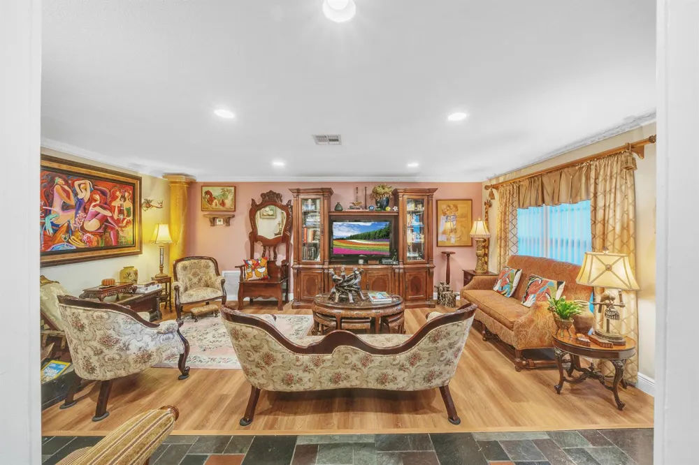 1900 SW 87th Avenue North Lauderdale, FL 33068