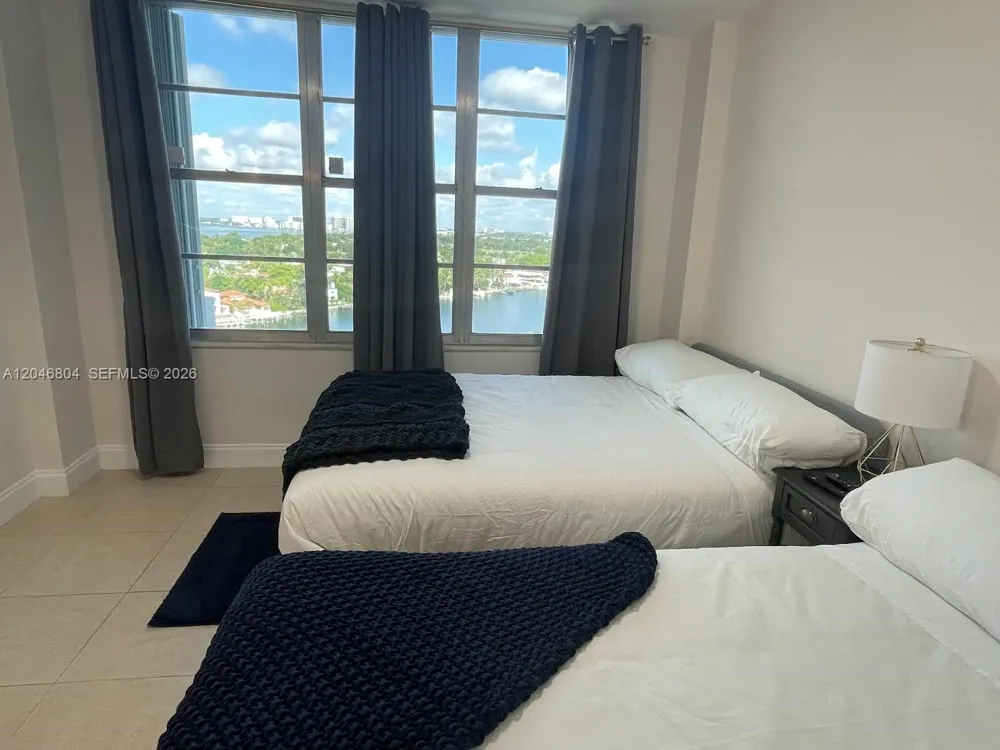 5151 Collins Ave #1722 Miami Beach, FL 33140