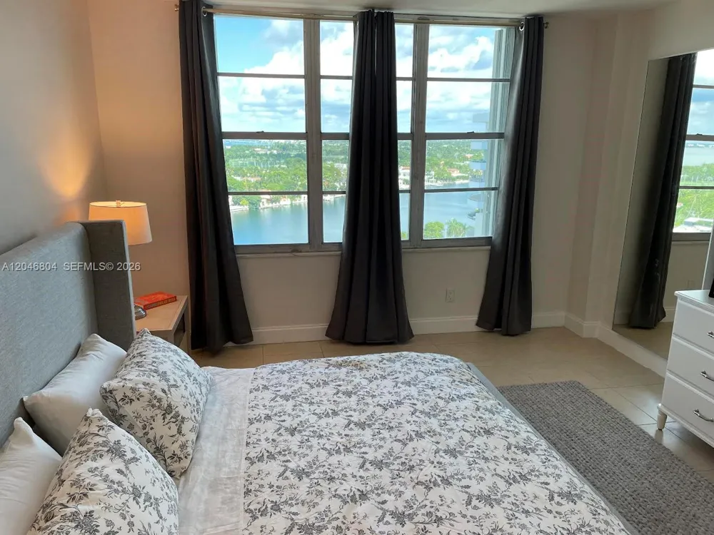 5151 Collins Ave #1722 Miami Beach, FL 33140