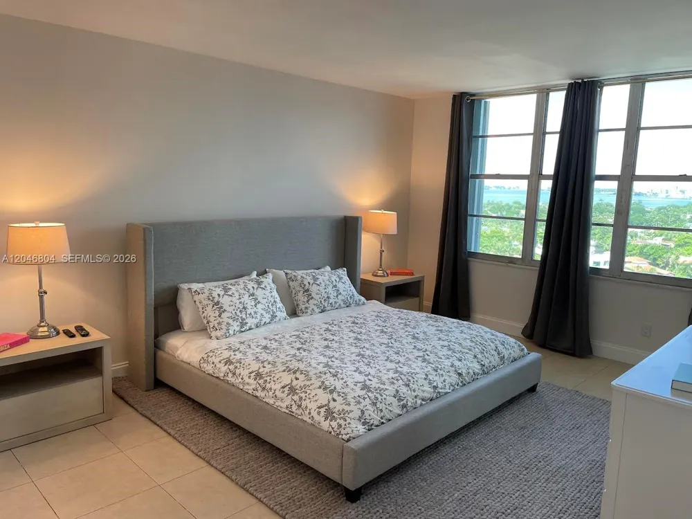 5151 Collins Ave #1722 Miami Beach, FL 33140