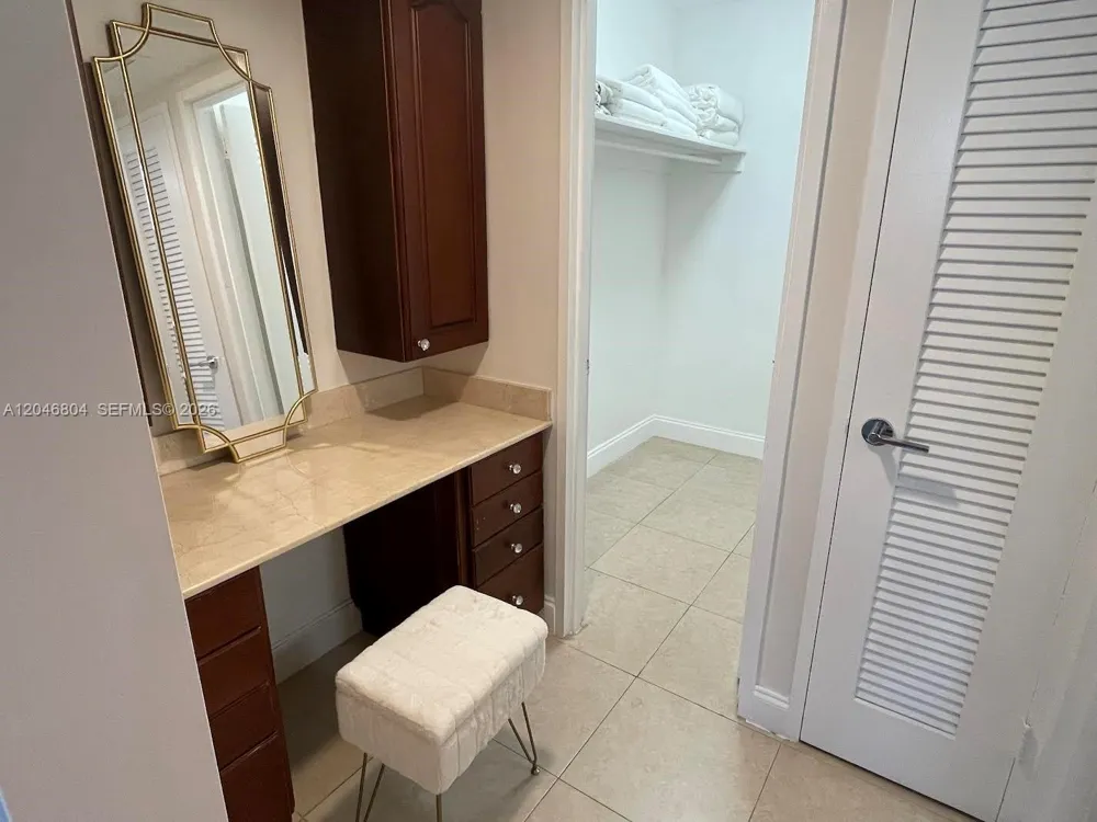 5151 Collins Ave #1722 Miami Beach, FL 33140