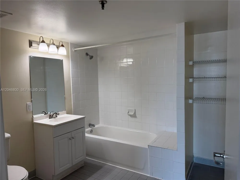 915 NW 1st Ave #H2707 Miami, FL 33136