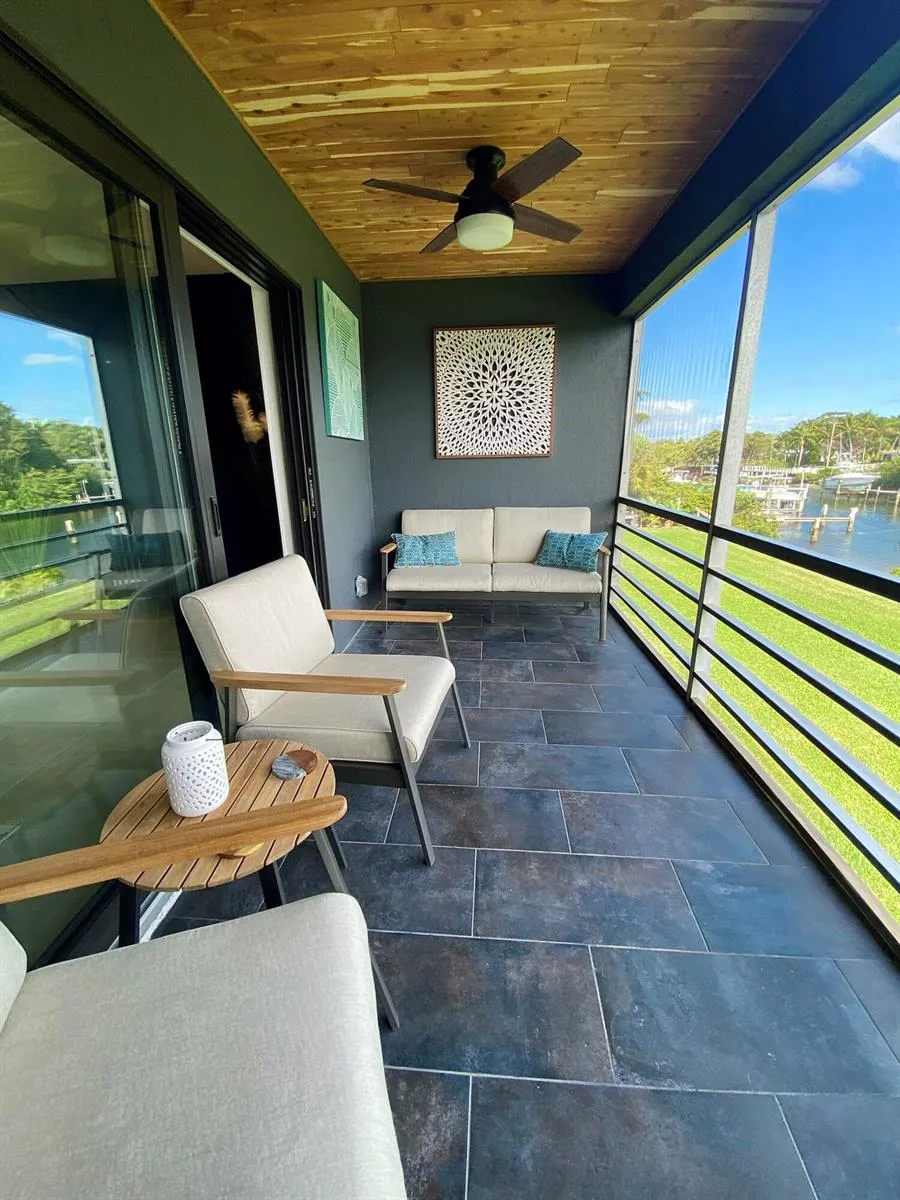 342 Southwind Drive #205 North Palm Beach, FL 33408