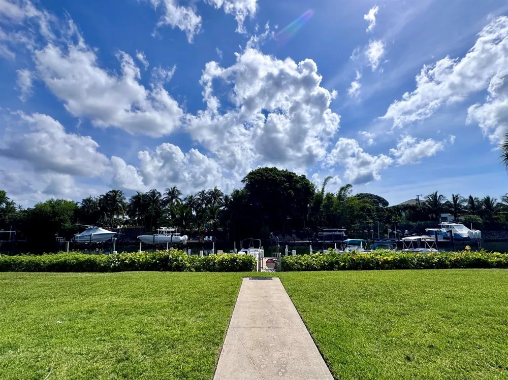 342 Southwind Drive #205 North Palm Beach, FL 33408