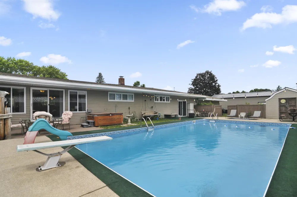 18116 205th Avenue Green Charter Township, MI 49307