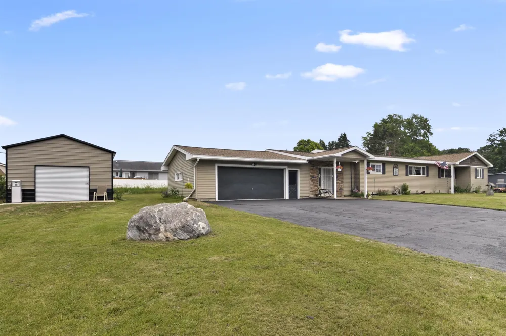 18116 205th Avenue Green Charter Township, MI 49307