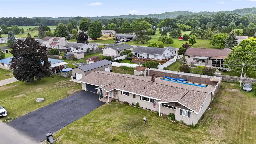 18116 205th Avenue Green Charter Township, MI 49307