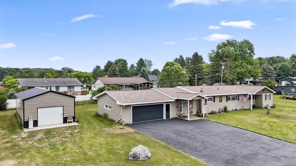 18116 205th Avenue Green Charter Township, MI 49307