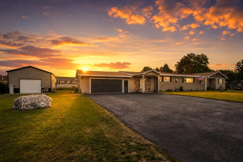 18116 205th Avenue Green Charter Township, MI 49307