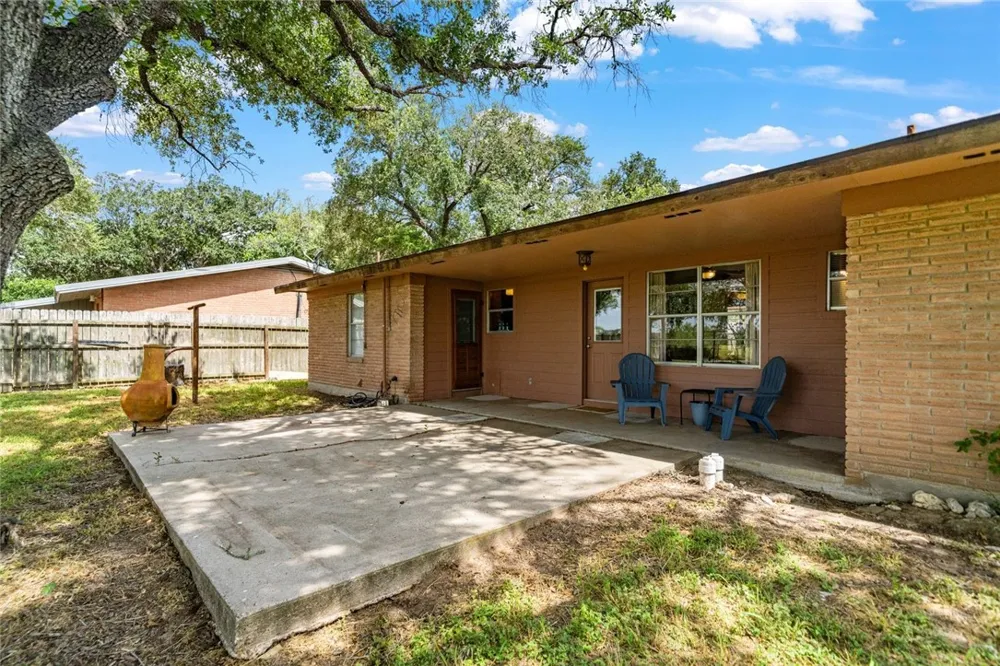 639 SW 10th St Premont, TX 78375