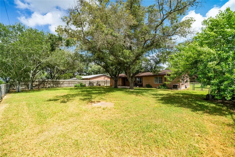 639 SW 10th St Premont, TX 78375