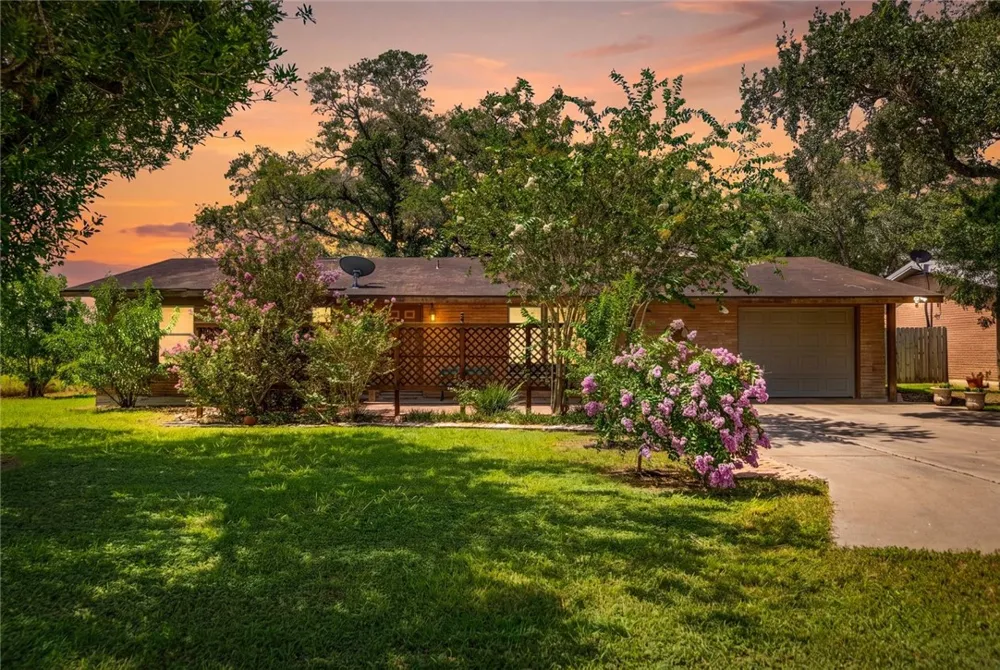 639 SW 10th St Premont, TX 78375