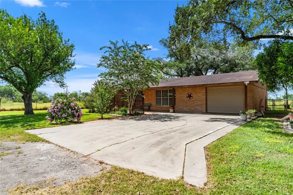 639 SW 10th St Premont, TX 78375