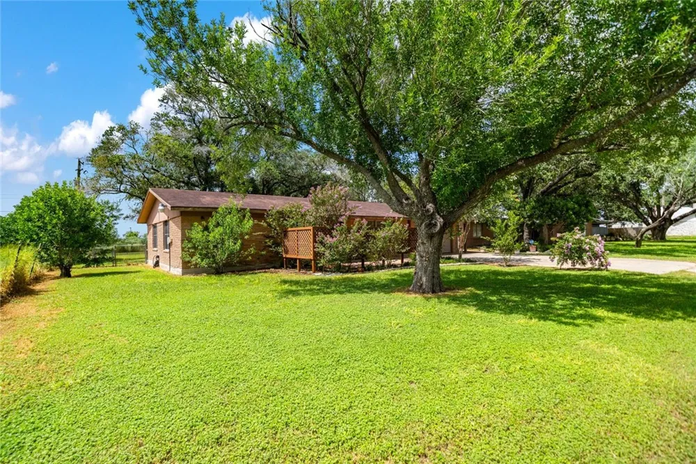 639 SW 10th St Premont, TX 78375