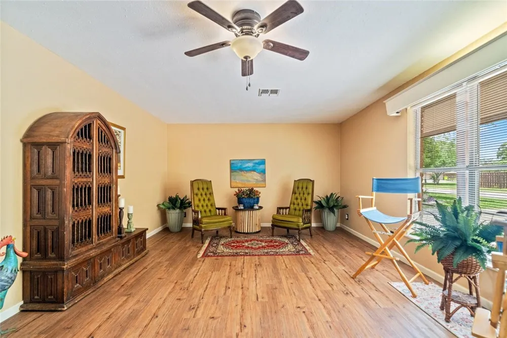639 SW 10th St Premont, TX 78375