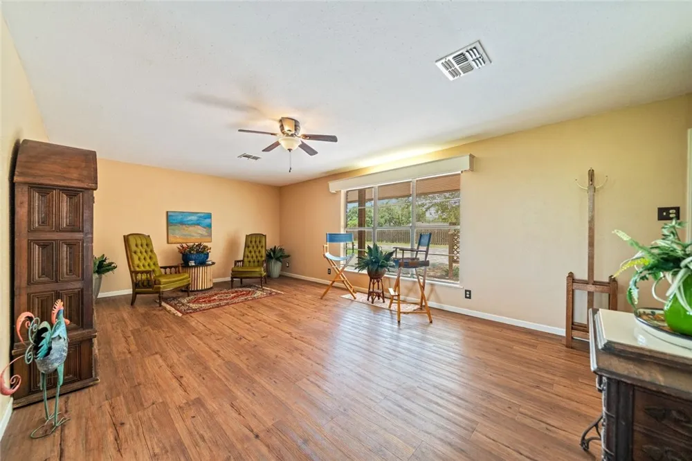 639 SW 10th St Premont, TX 78375