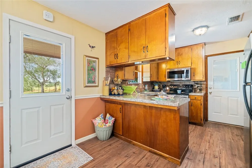 639 SW 10th St Premont, TX 78375