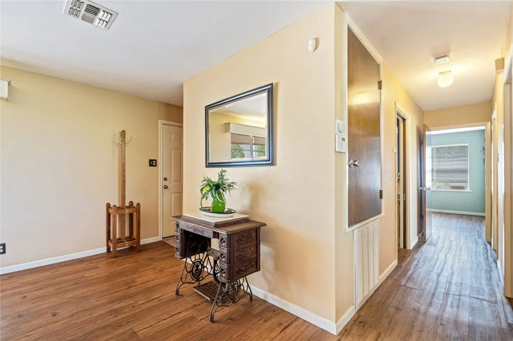 639 SW 10th St Premont, TX 78375