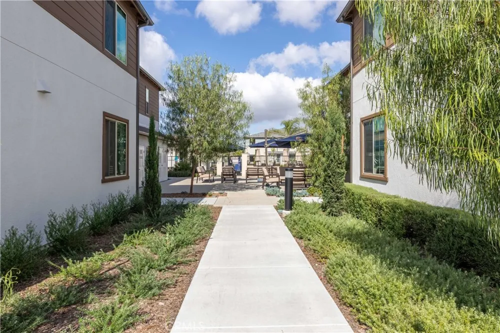 9001 Cerise Lane #111 Cypress, CA 90630