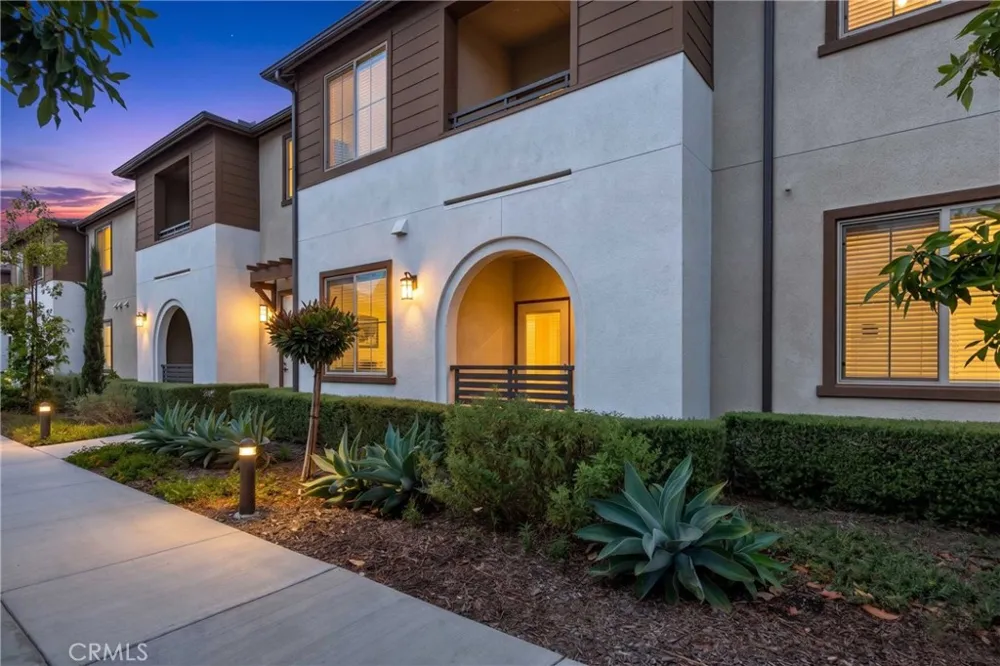 9001 Cerise Lane #111 Cypress, CA 90630