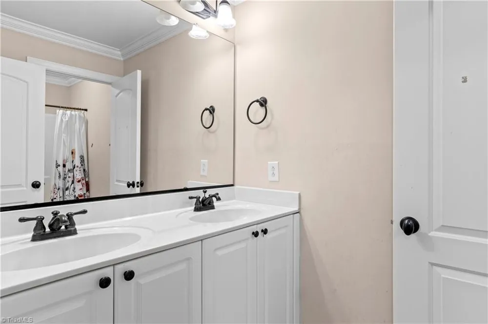 5578 Linden Hill Lane Lewisville, NC 27023
