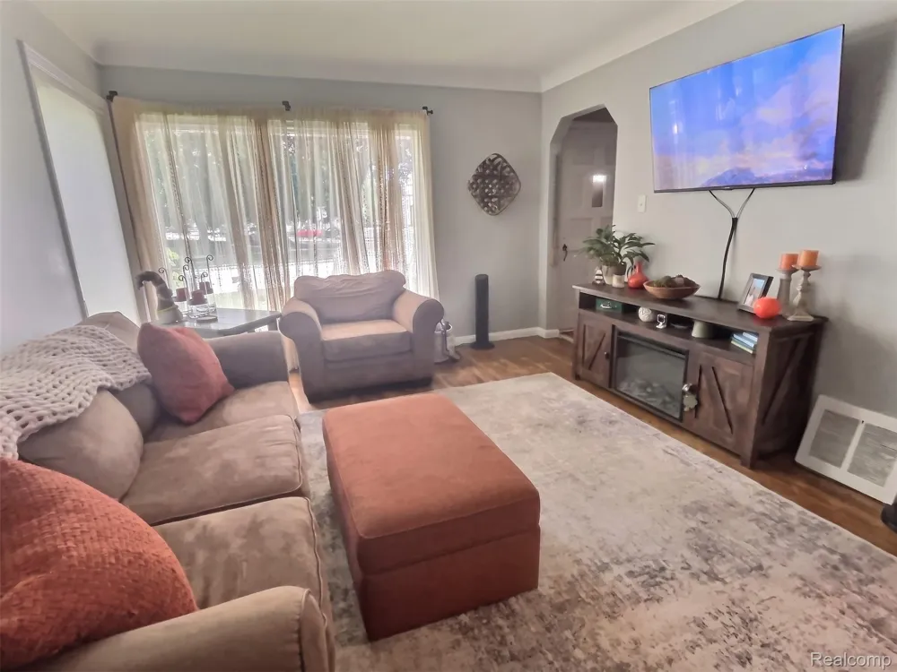 15854 Englewood Avenue Allen Park City, MI 48101