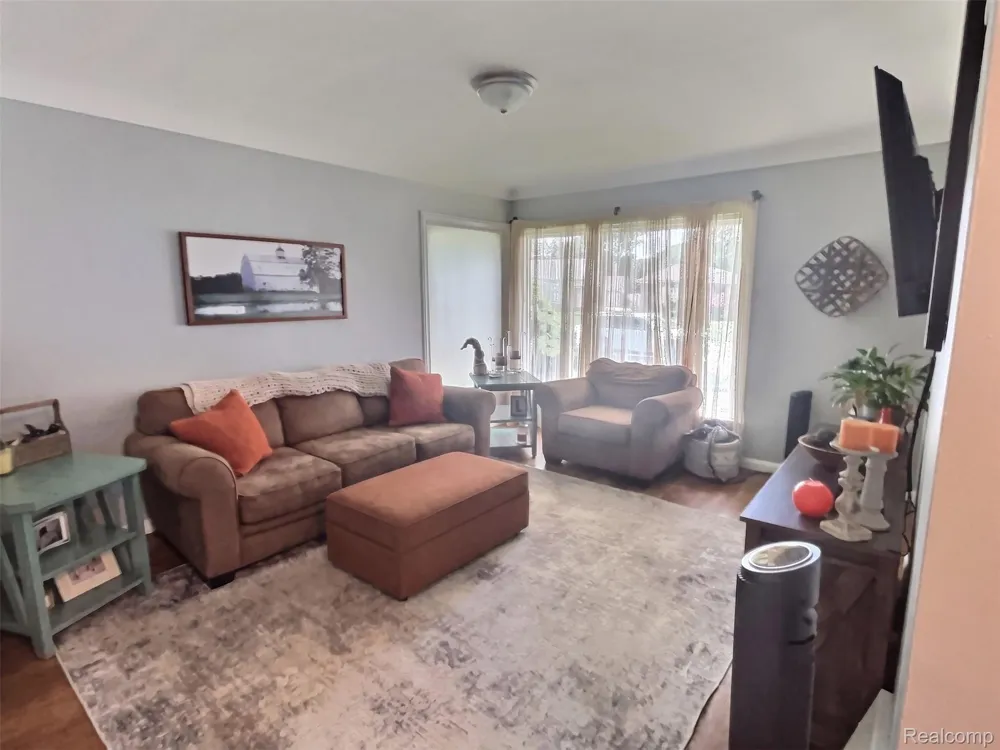 15854 Englewood Avenue Allen Park City, MI 48101