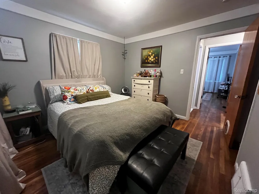 15854 Englewood Avenue Allen Park City, MI 48101
