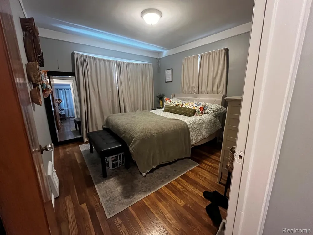 15854 Englewood Avenue Allen Park City, MI 48101