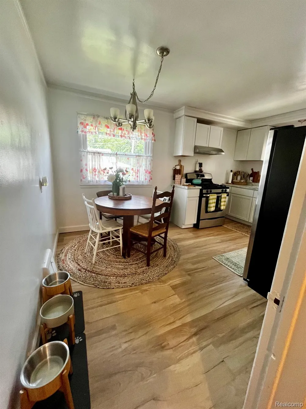 15854 Englewood Avenue Allen Park City, MI 48101