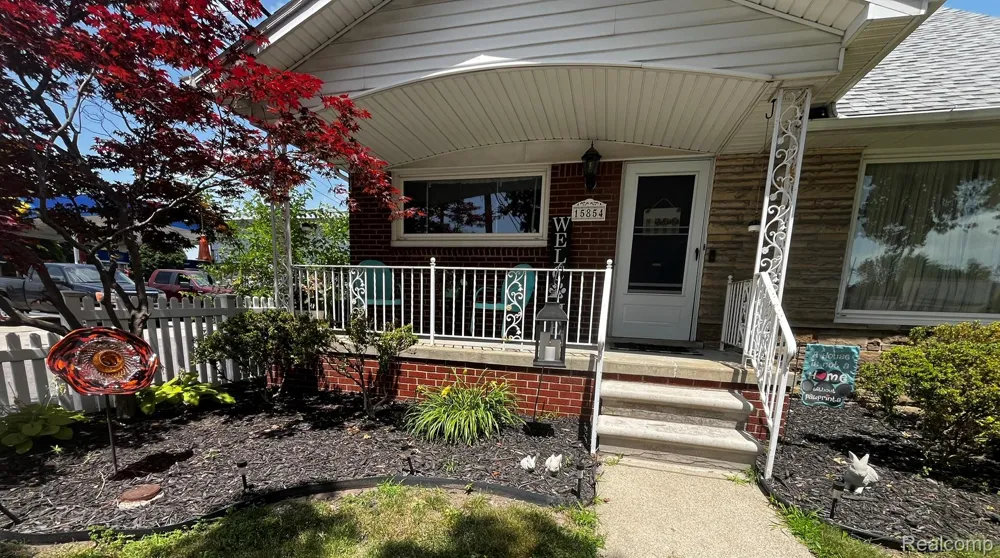 15854 Englewood Avenue Allen Park City, MI 48101