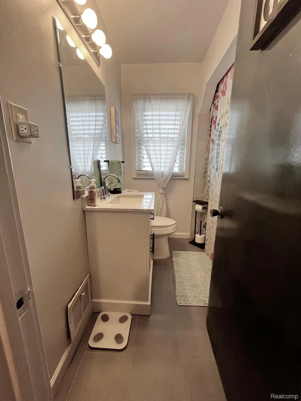 15854 Englewood Avenue Allen Park City, MI 48101