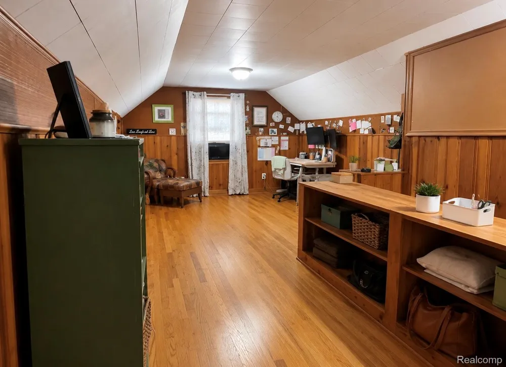 15854 Englewood Avenue Allen Park City, MI 48101