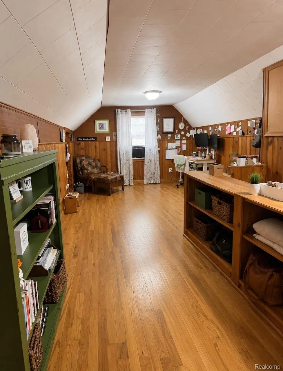 15854 Englewood Avenue Allen Park City, MI 48101