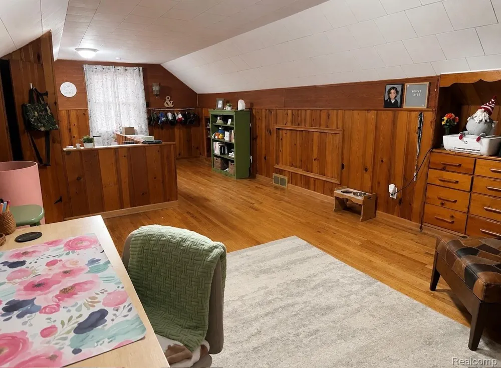 15854 Englewood Avenue Allen Park City, MI 48101
