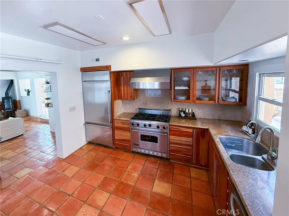 214 Irena #B Redondo Beach, CA 90277