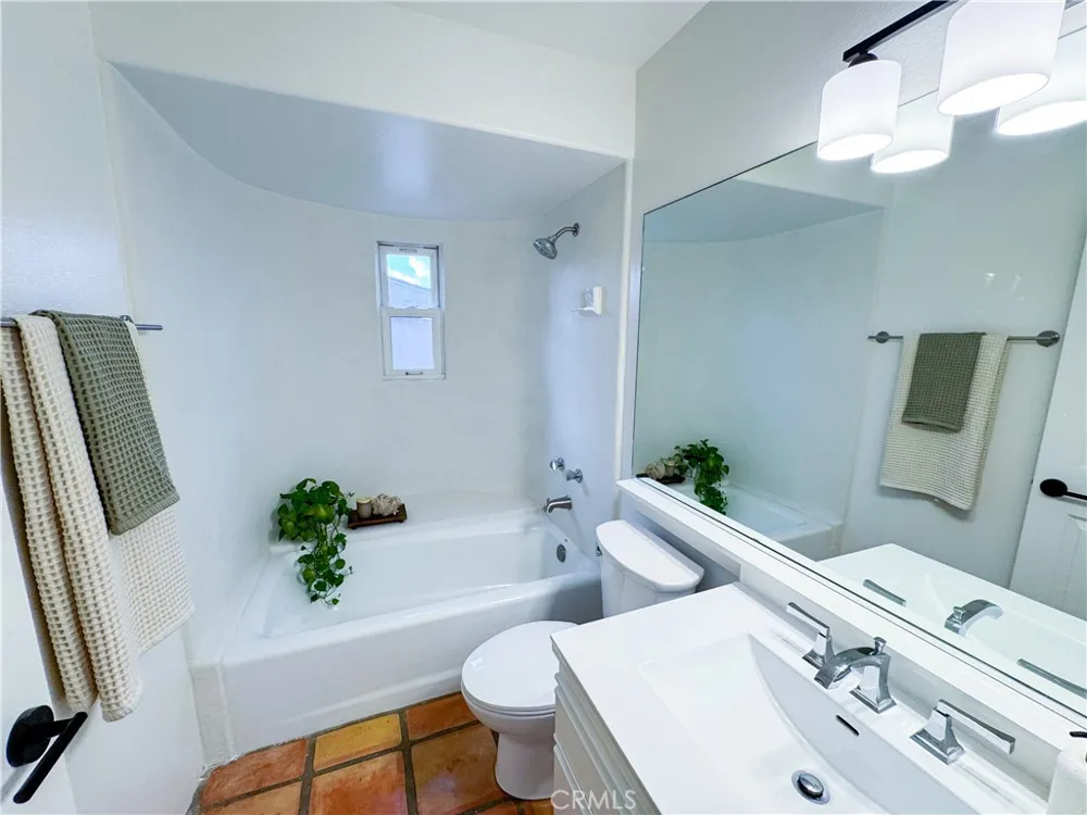 214 Irena #B Redondo Beach, CA 90277