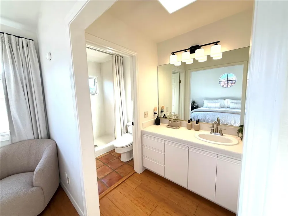 214 Irena #B Redondo Beach, CA 90277