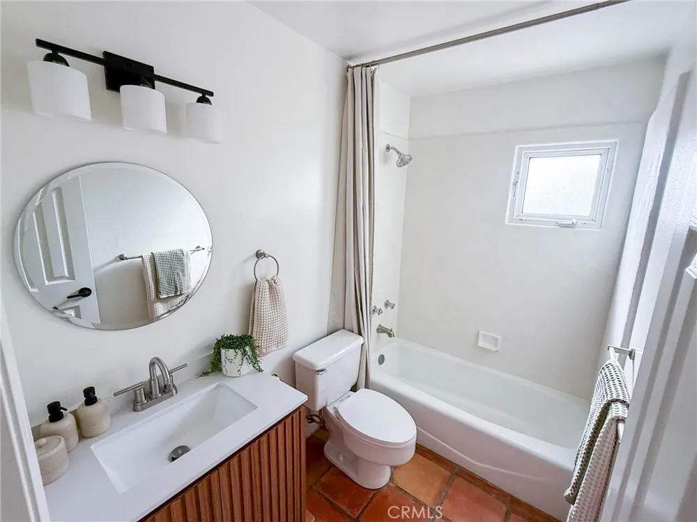 214 Irena #B Redondo Beach, CA 90277
