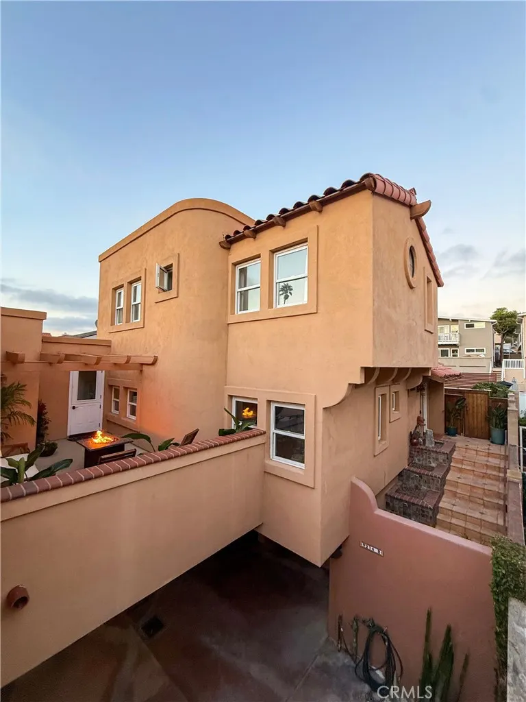 214 Irena #B Redondo Beach, CA 90277