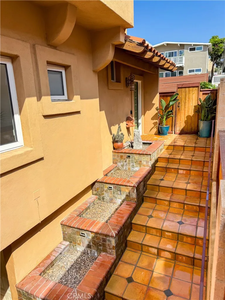 214 Irena #B Redondo Beach, CA 90277