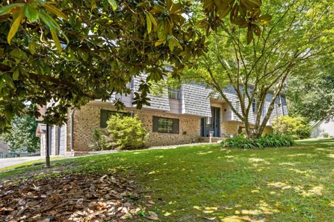 2404 Horseshoe Drive