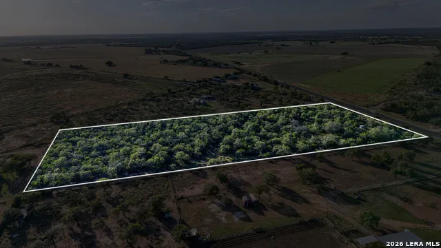 1181 STATE HIGHWAY 173 Bigfoot, TX 78005